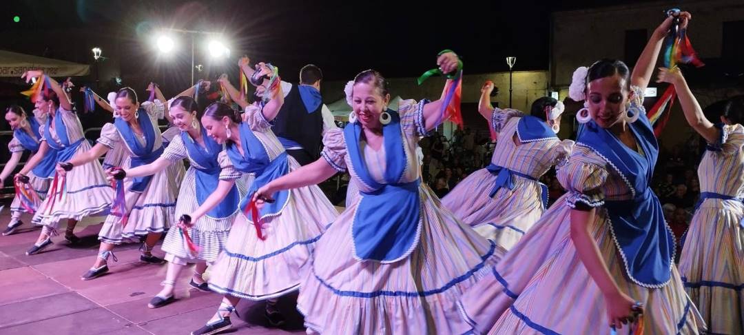Grupo San Rafael Alcaria danzando Danzas cordobesas