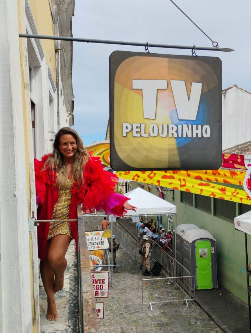 Carnaval Sin Hambre Luzia desde el balcón