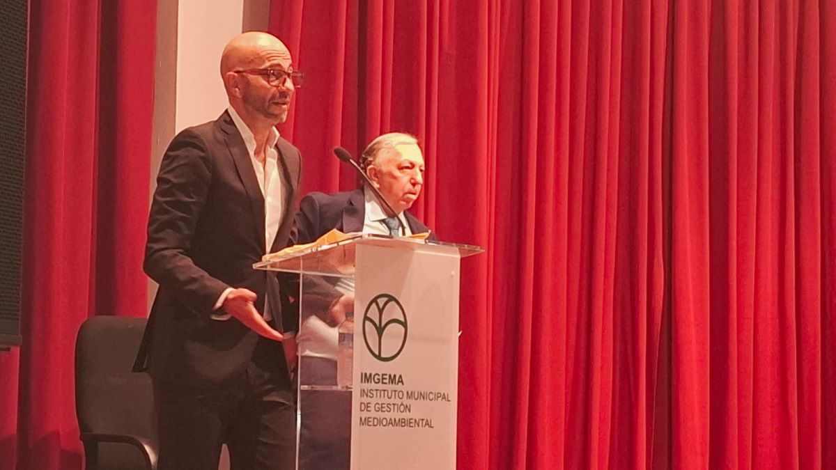 Presentador y Manuel Jimenez