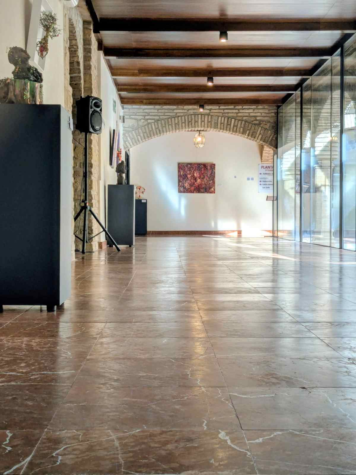Eva Llamas, su obra en el Palacio de Congresos de Córdoba. Pasillos.