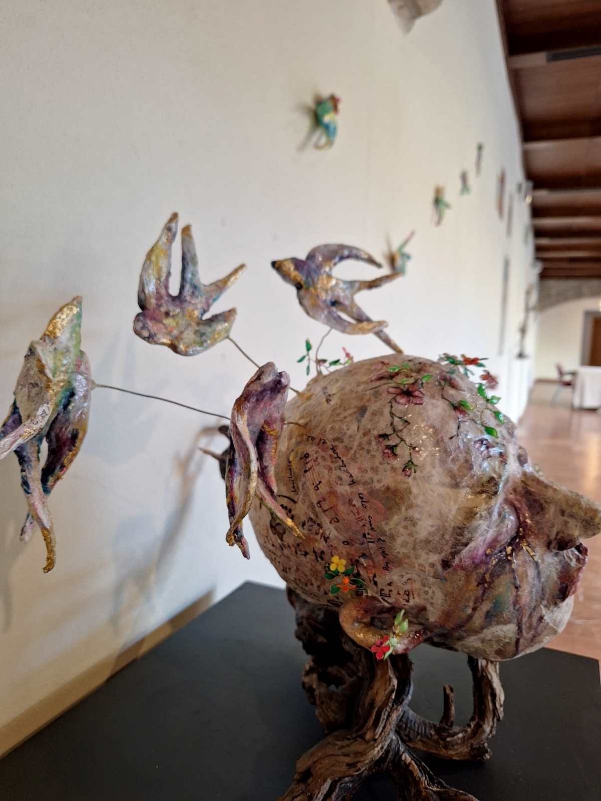 Eva Llamas, su obra en el Palacio de Congresos de Córdoba. Pájaros Sobrevuelan.