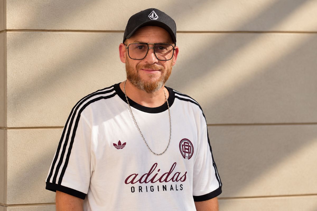 Javi Medina con la camiseta de Adidas