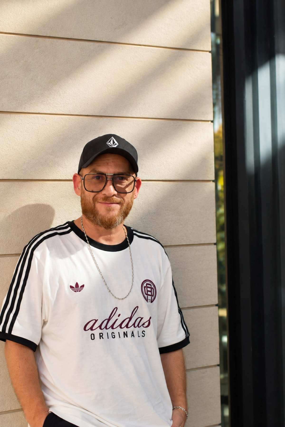 Javi Medina con camiseta oficial Adidas