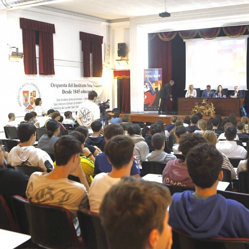 La juventud toma el protagonismo en el Festival de Cine Europeo de Sevilla Presentación en el Instituto San Isidoro del Festival de Cine Europeo de Sevilla