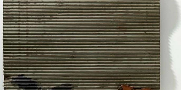Tapies Puerta Metálica y Violín
